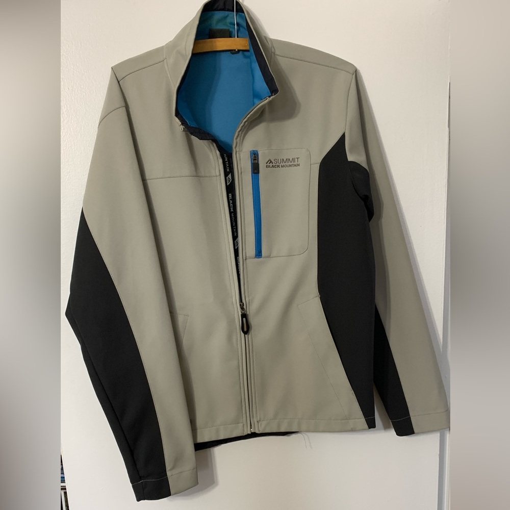 Summit Black Mountain sports raincoat